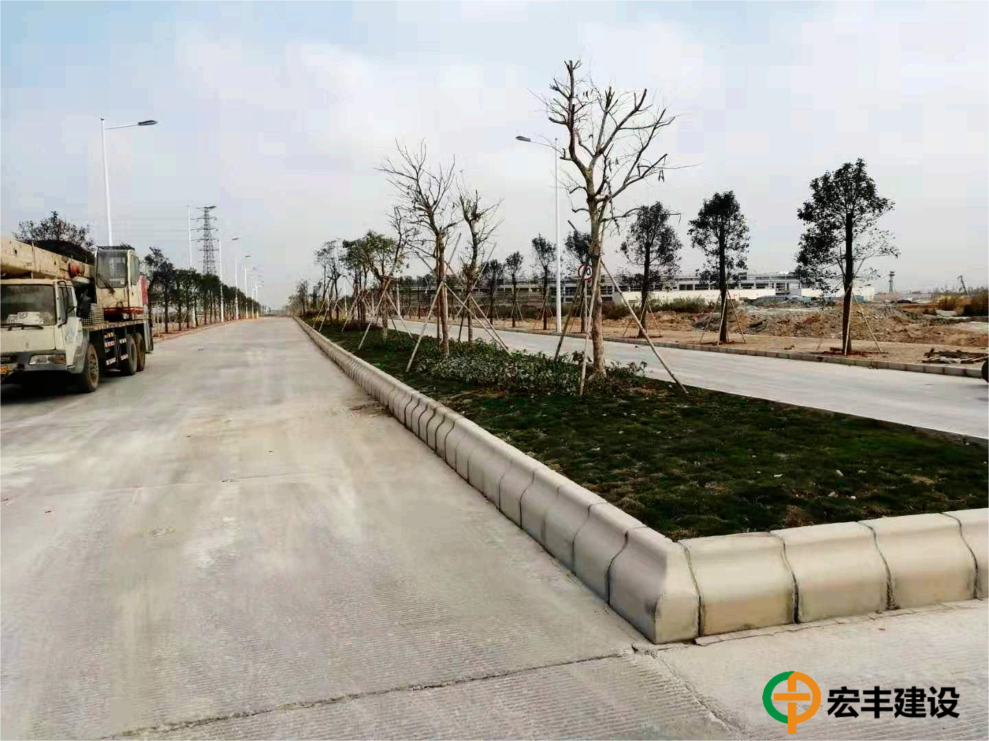 廣東軌道交通產(chǎn)業(yè)園二期道路、給排水、照明、交安工程